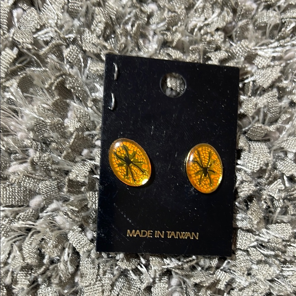 Vintage 1980s Halloween earrings spiders